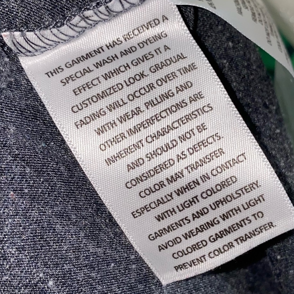 TOMMY HILFIGER SPORT MID-CROP GRAPHIC SHIRT · SIZE S (PETITE) - Picture 5 of 6